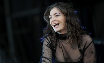 "Es una celebración del mundo natural": Lorde lanzó su esperado tercer álbum, "Solar Power"