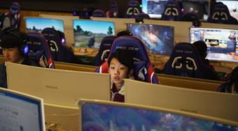 China limitará a solo tres horas semanales el uso de videojuegos en línea a los menores de edad