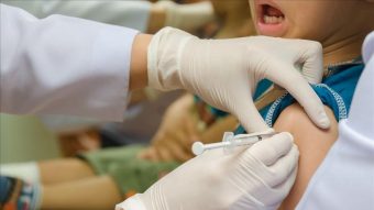 Ministro Paris anuncia posible fecha de vacunación contra el coronavirus a niños