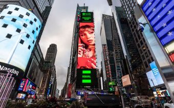 Promoviendo la inclusión y equidad: Princesa Alba aparece en el Time Square de Nueva York