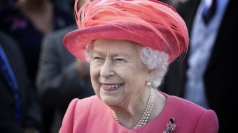 Reina Isabel II rechaza el premio "Anciana del año": Dice que no se siente vieja