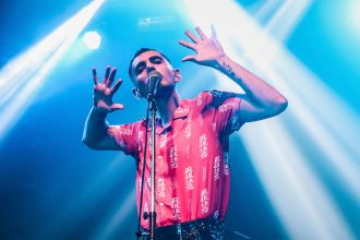 "Eran canciones súper gay y que no temían verbalizarlo": Álex Andwanter reflexiona sobre los 10 años de su disco "Rebeldes"