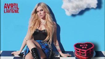 Volviendo a sus raíces: Así suena "Bite me", lo nuevo de Avril Lavigne