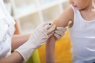 ISP autoriza vacunación de niños y niñas desde los 3 años con Sinovac