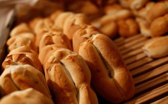 Precio del kilo de pan supera los $2.000: conoce las razones de esta sostenida alza
