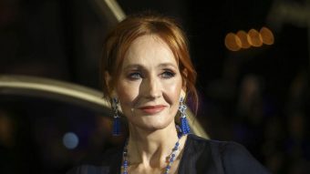 Por una educación inclusiva: Escuela retiró el nombre de J.K. Rowling tras acusaciones de transfobia