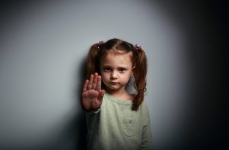Requiere especial atención: Estudio revela que el abuso verbal infantil puede ser tan dañino como el abuso físico