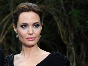 Una emocionada Angelina Jolie pidió a Congreso estadounidense cambiar ley de Violencia hacia la Mujer