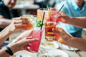 Un nuevo estudio informa que hormona podría ayudar a reducir la adicción al alcohol