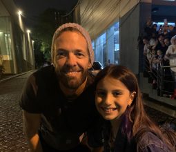 "Toqué hasta que me escucharon": La niña de 9 años que cumplió su sueño de conocer a Foo Fighters