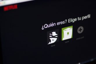 ¿Alguien más usa tu cuenta? Netflix probará en Chile cobro extra por compartir contraseñas