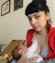 "Voy a volverme loca creo": Mon Laferte y las dificultades de complementar maternidad y trabajo