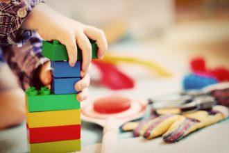 Por una infancia sin sesgos: España prohibirá los estereotipos de género en juguetes para niños