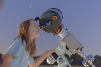 Un paseo en el espacio para niños: Universidad de Chile impartirá cursos online de astronomía para los más pequeños