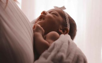 Un importante descubrimiento: estudio revela que las embarazadas generan "superanticuerpos" para sus bebes