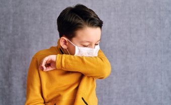Los niños son los más afectados: aumentan las enfermedades respiratorias y escasean medicamentos infantiles