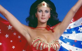 "Es una superheroína para bisexuales": Lynda Carter defendió que Wonder Woman es una figura LGBTIQA+