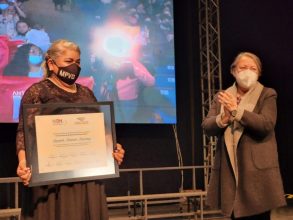 Por aportes en materia de género y migración: Elizabeth Andrade recibe el Premio Nacional de Derechos Humanos 2022
