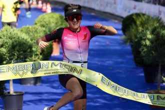 ¡Con récord incluido!: Bárbara Riveros se llevó el primer lugar en competición de triatlón en Francia