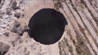 "Aparece" enorme socavón de 25 metros de diámetro en Tierra Amarilla