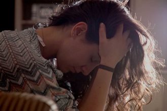 ¿Te autosaboteas? Los efectos de las autolesiones emocionales en tu vida