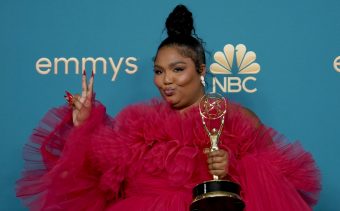 "De niña quise ver en los medios a alguien gorda, negra y hermosa como yo": Lizzo tras coronarse en los Premios Emmy