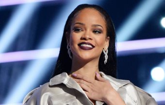 Un gesto aplaudido: Rihanna ayudó a trabajadores de un restaurant a limpirar la mesa en la que comió