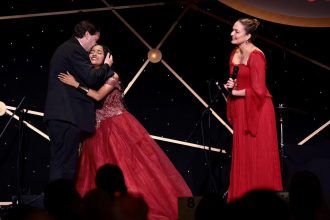 "El momento más bonito de la noche": empresario chileno fue homenajeado en EE.UU por salvar a niña con cáncer