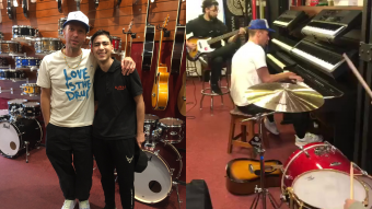 La visita que todo fan quiere: Joven argentino recibió a Chris Martin en su tienda de música y terminó en un "concierto"