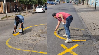 "Este es un tema de seguridad pública": hombre pinta los baches de las calles para reducir accidentes