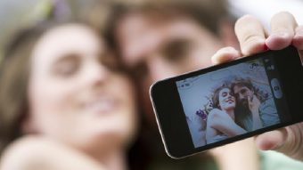 ¿Buen o mal pronóstico? Esto concluyó una investigación sobre subir fotos con tu pareja en redes sociales
