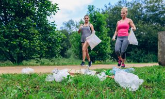 ¿Lo practicarías?: Plogging, el deporte que se ha hecho popular por combinar correr con recoger basura