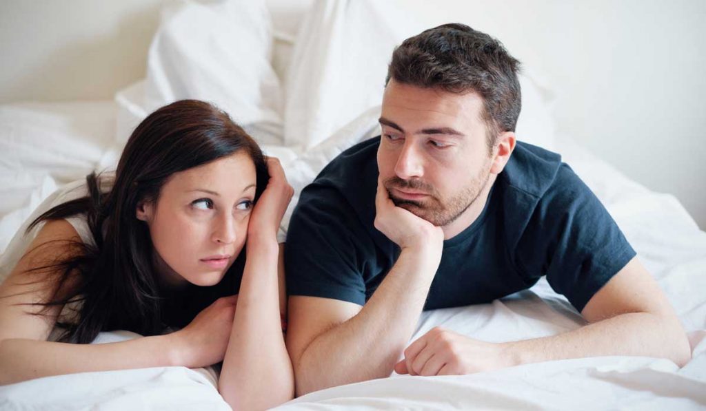 Hay una amplia brecha entre mujeres y hombres: Las razones de los chilenos solteros que quieren y no quieren tener hijos