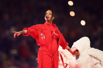 "Representar a las mujeres negras de todo el mundo": Rihanna regresó con fuerza a la música en el show del Super Bowl 2023