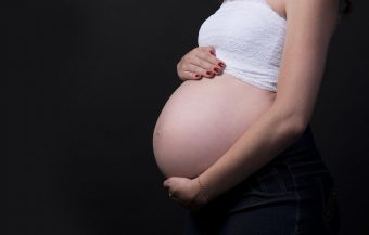 "Tendencias en la mortalidad materna": OMS indica que cada dos minutos muere una mujer en el parto por desigualdades