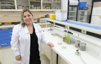 “25 Mujeres en la Ciencia Latinoamérica”: La científica chilena Andrea Barrera fue reconocida como una de las mejores de la región