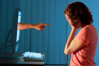 Violencia de género digital: Estudio indica que 1 de cada 10 niñas y adolescentes pensaron en hacerse daño tras ciberacoso