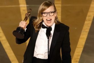 "Es una promesa, un compromiso": El mensaje de Sarah Polley para las mujeres tras ganar en los Oscar 2023