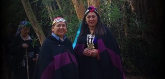 Viviana Burgos y Rosa Salamanca se convierten en el primer matrimonio mapuche de personas del mismo sexo