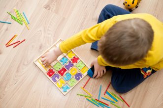 Estudio indica que niñas y niños con TEA tienen más probabilidad de desarrollar depresión y ansiedad