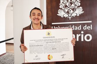 "Un avance para todas las personas no binarias": Universidad de Colombia otorga el título de "abogade" a recién graduado