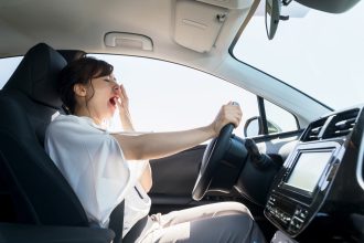 Investigación revela que conducir con 5 horas o menos de sueño es tan peligroso como hacerlo ebrio