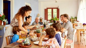 Estudio alemán señala que extender las comidas familiares podría ayudar en la alimentación de niñas y niños