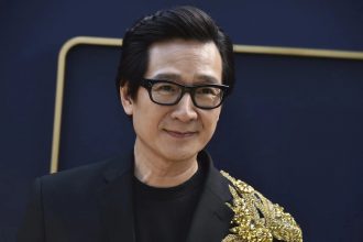 "Cuando piensas en un ganador, no encajo en ese molde": Las palabras de Ke Huy Quan en la gala Gold House