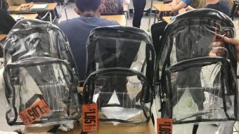 “Es una capa extra de seguridad": Colegios del sur de Florida en Estados Unidos exigirán a sus alumnos usar mochilas trasparentes