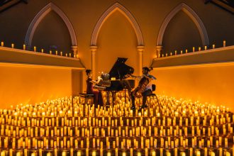 Desde Mozart a melodías de películas: Llega a Santiago "Candlelight Concerts", un evento musical con la luz de miles de velas