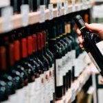 Entra en vigencia en 2024: Así funcionará el etiquetado a los alcoholes en Chile