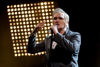 Morrissey suspende su show en el Movistar Arena: El concierto deberá ser reagendado por su estado de salud