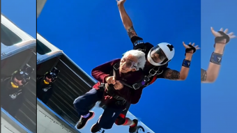 “La edad no es un límite para los sueños”: Blanca Hasbún, la persona con más edad en saltar en paracaídas en Chile