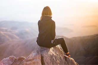 Polerones de mujer: funcionalidad y estilo al aire libre